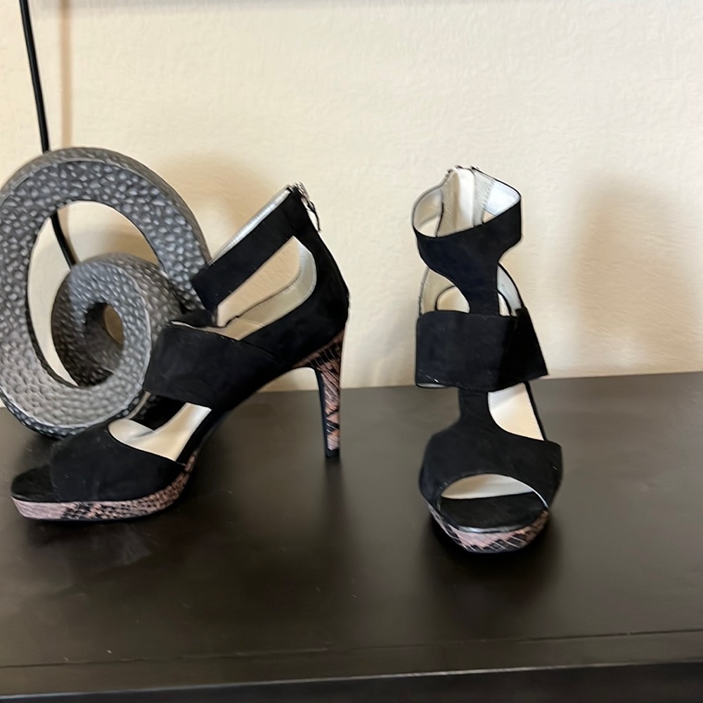Suede Platform pumps